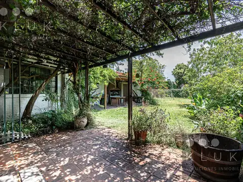 Venta Casa 5 ambientes jardín y pileta en Hurlingham