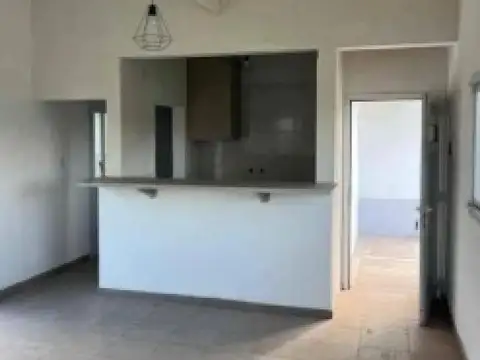 Casa 2 ambientes con 1 baño