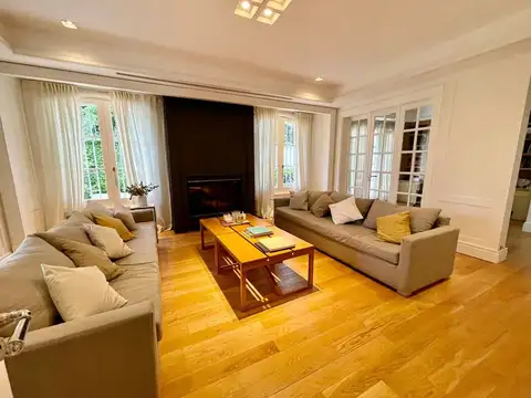 Casa 7 ambientes con 4 baños