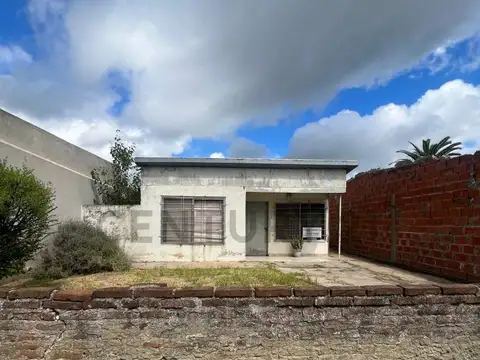 LOTE EN GONNET EN VENTA, LA PLATA, 24  E/ 511 Y 512