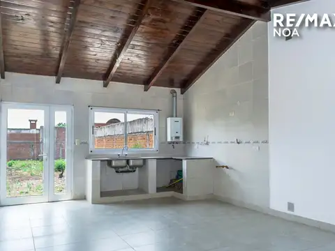 Casa 5 ambientes con 1 baño