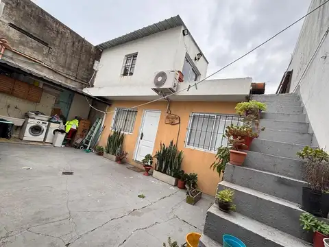 Casa 6 ambientes con 2 baños