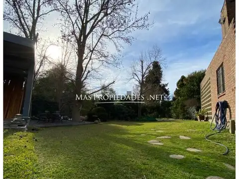 Casa en Venta con 3 cocheras