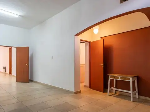 Casa 6 ambientes con 2 baños