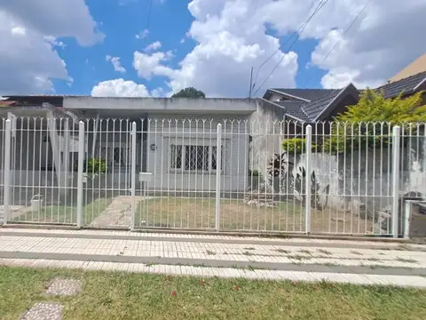 Venta Casa 3 Ambientes con Cochera en Quilmes