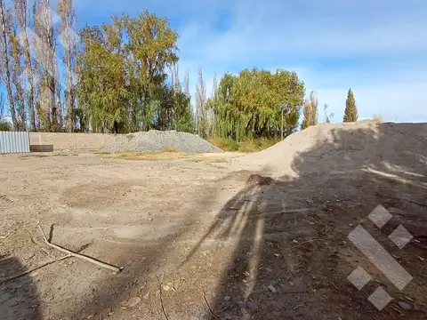 Depósito y terreno