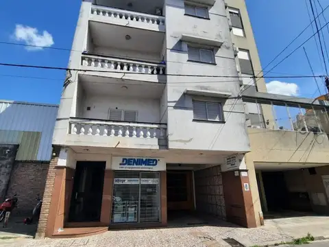 Alquiler de Local Céntrico   Frente a la Muni  