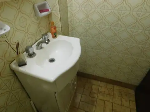 Casa PH. 4 ambientes con garage.-Impecable estado