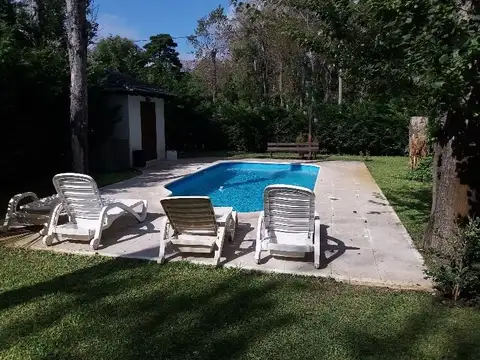 Hermosa Casa con Parque en el Monte de Santa Teresita