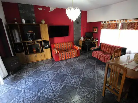 Casa 6 ambientes con 3 baños