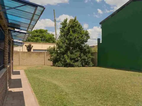 Casa 6 ambientes con 2 baños