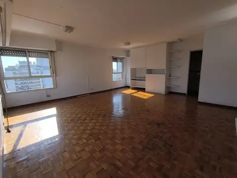 Venta departamento semipiso de 4 ambientes con dependencia y balcón terraza en Núñez