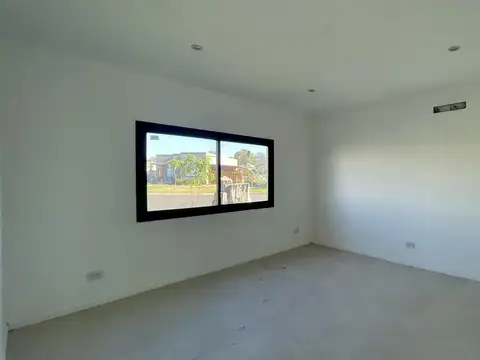 Casa en SANTA ELENA con fondo al verde PILAR DEL ESTE