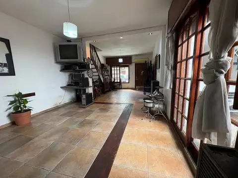 Depto Tipo Casa 3 ambientes con 2 baños