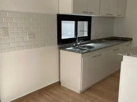 Casa en Alquiler con 2 cocheras