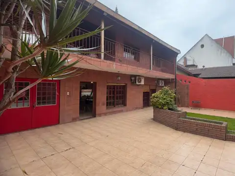 CASA 4 AMBIENTES A EN VENTA VILLA LUZURIAGA APTO CREDITO