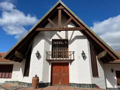VENTA GRAN CASONA EN LA FALDA APTO COMERCIAL