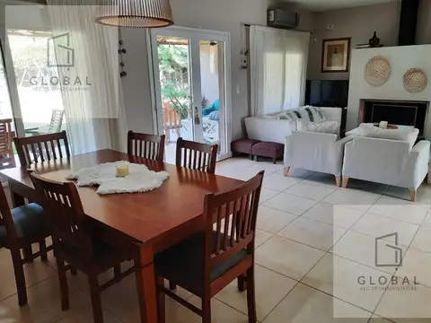 Casa 5 ambientes con 3 baños
