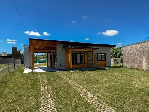 Casa en venta 2 dormitorios con Piscina en Roldán