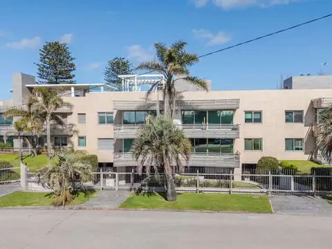 Venta Penthouse Carrasco 4 dormitorios y servicio