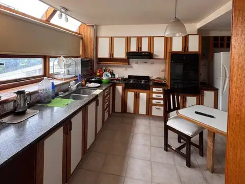 Casa en Venta con 4 cocheras