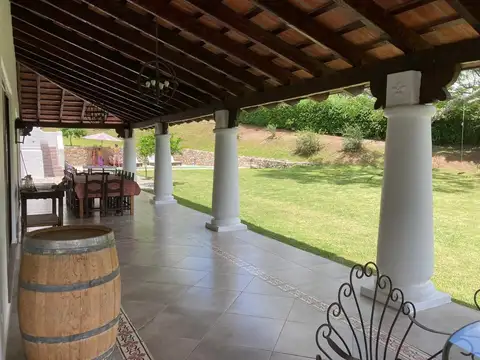 Casa en Venta con 2 cocheras