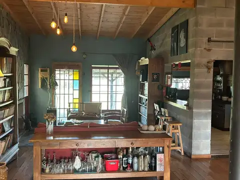 Casa 4 ambientes con 2 baños