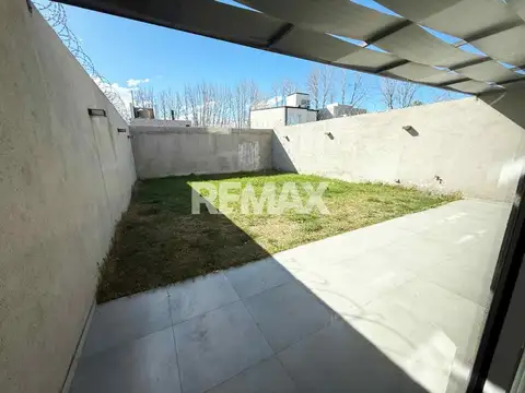 Depto Tipo Casa en Alquiler con 2 cocheras