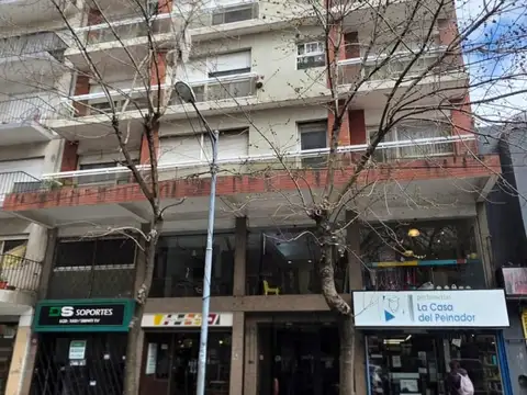DEPARTAMENTO DE 2 AMB CON DEPENDENCIA A LA CALLE CON BALCON