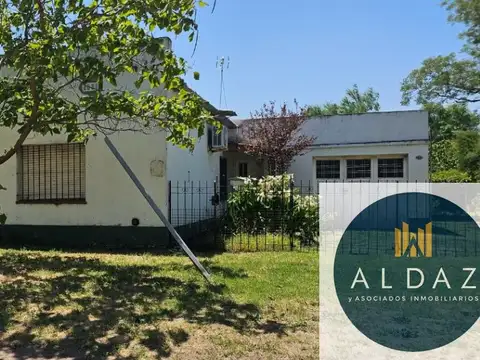Casa en venta c/ cochera en Villa General Arias