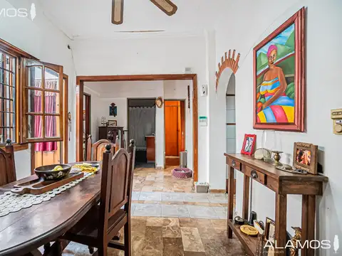 Casa 4 ambientes con 2 baños