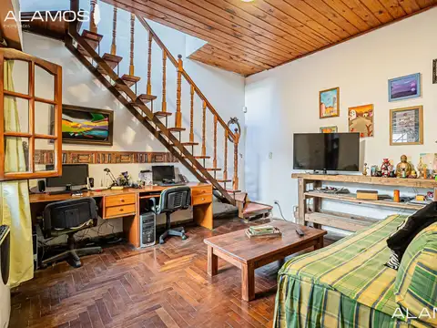 VENTA CASA 4 AMBIENTES EN HAEDO JARDIN COCHERA