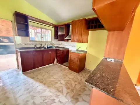 Casa 4 ambientes con 1 baño
