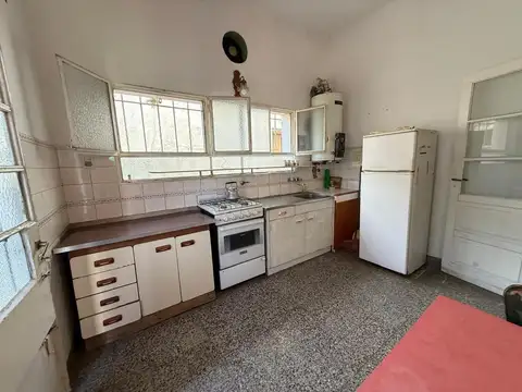 VENTA CASA TEMPERLEY 4 AMB.COCHERA Y FONDO LIBRE, APTA CRÉD.