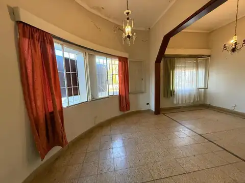 VENTA CASA TEMPERLEY 4 AMB.COCHERA Y FONDO LIBRE, APTA CRÉD.