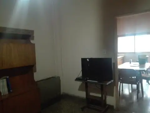 Casa de 3 ambientes + departamento de dos ambientes
