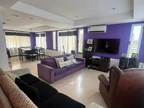 Casa en Venta con 5 cocheras
