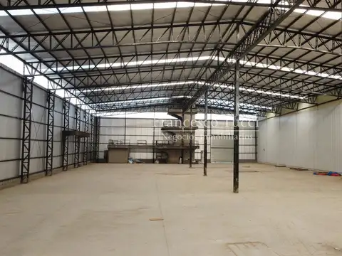 Galpon en Venta 68  mts Fondo