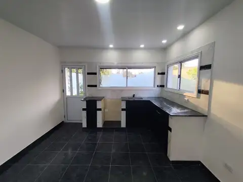 Casa 3 ambientes con 1 baño