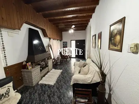 Casa 9 ambientes con 3 baños