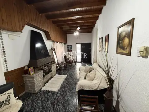 Casa 9 ambientes con 3 baños