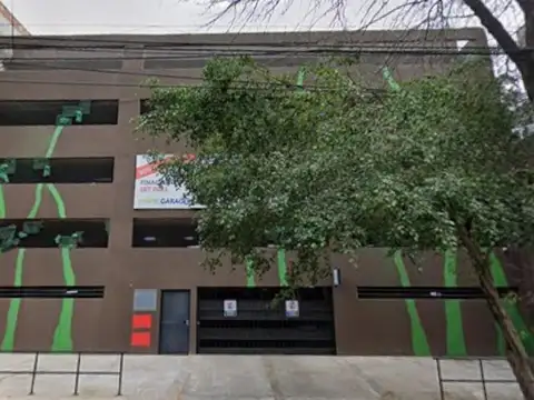 Cochera Cubierta en venta Parque Centenario 13 metros