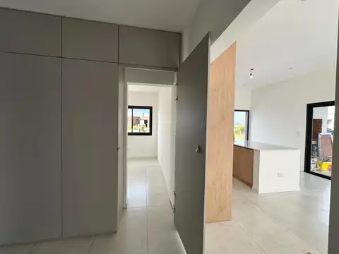 Casa 4 ambientes con 2 baños