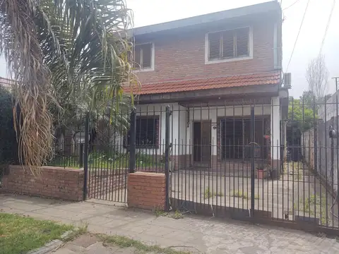 CHALET EN DOS PLANTAS EN EXCELENTE ZONA - ACEPTA PERMUTA