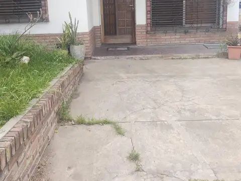 Casa en Venta en Castelar, USD 150.000