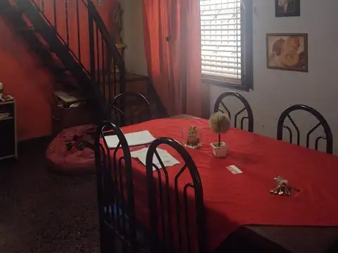 Casa 5 ambientes con 2 baños