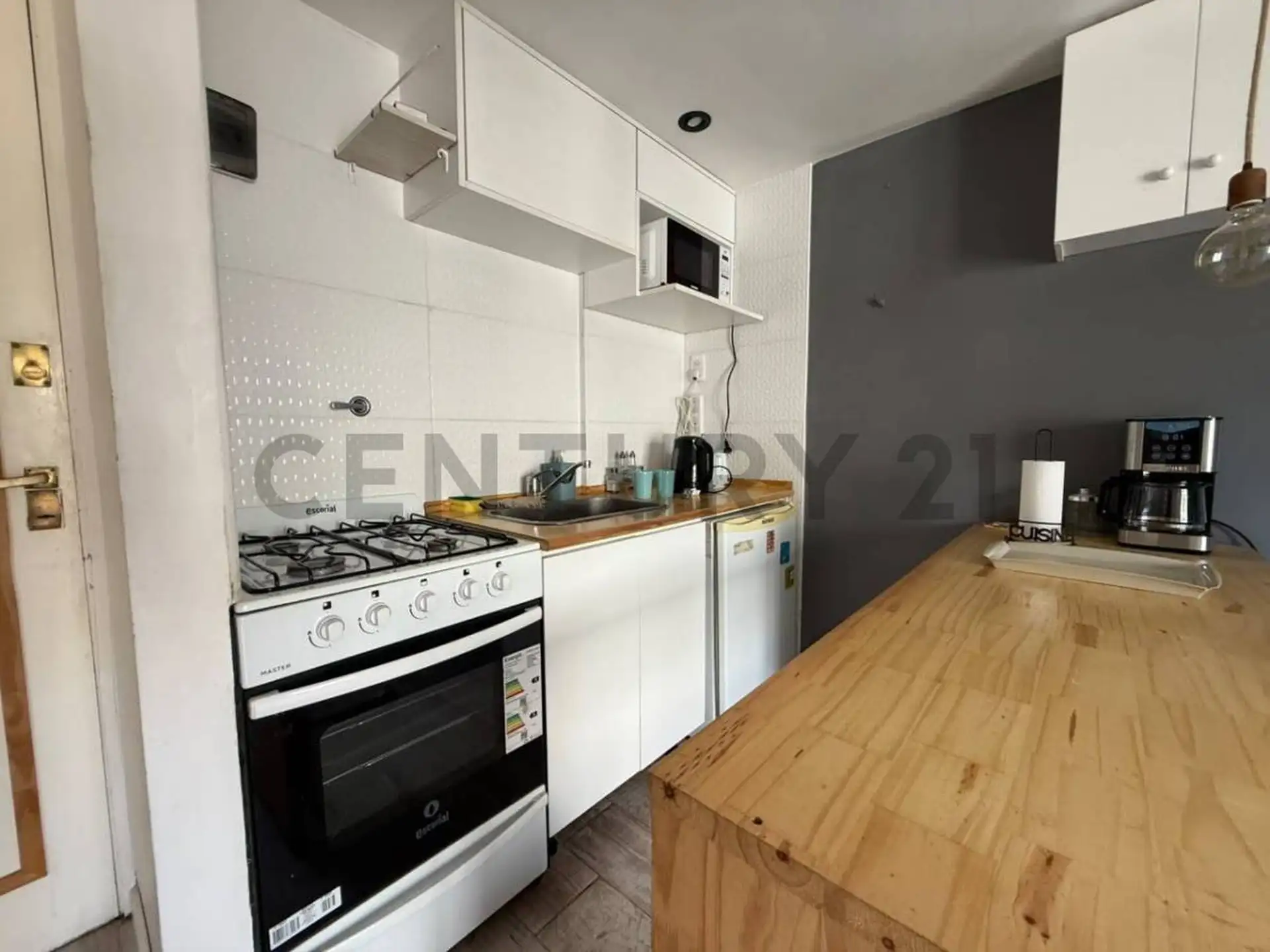 Departamento 2 ambientes con balcón y vista parcial al mar – Punta Iglesia