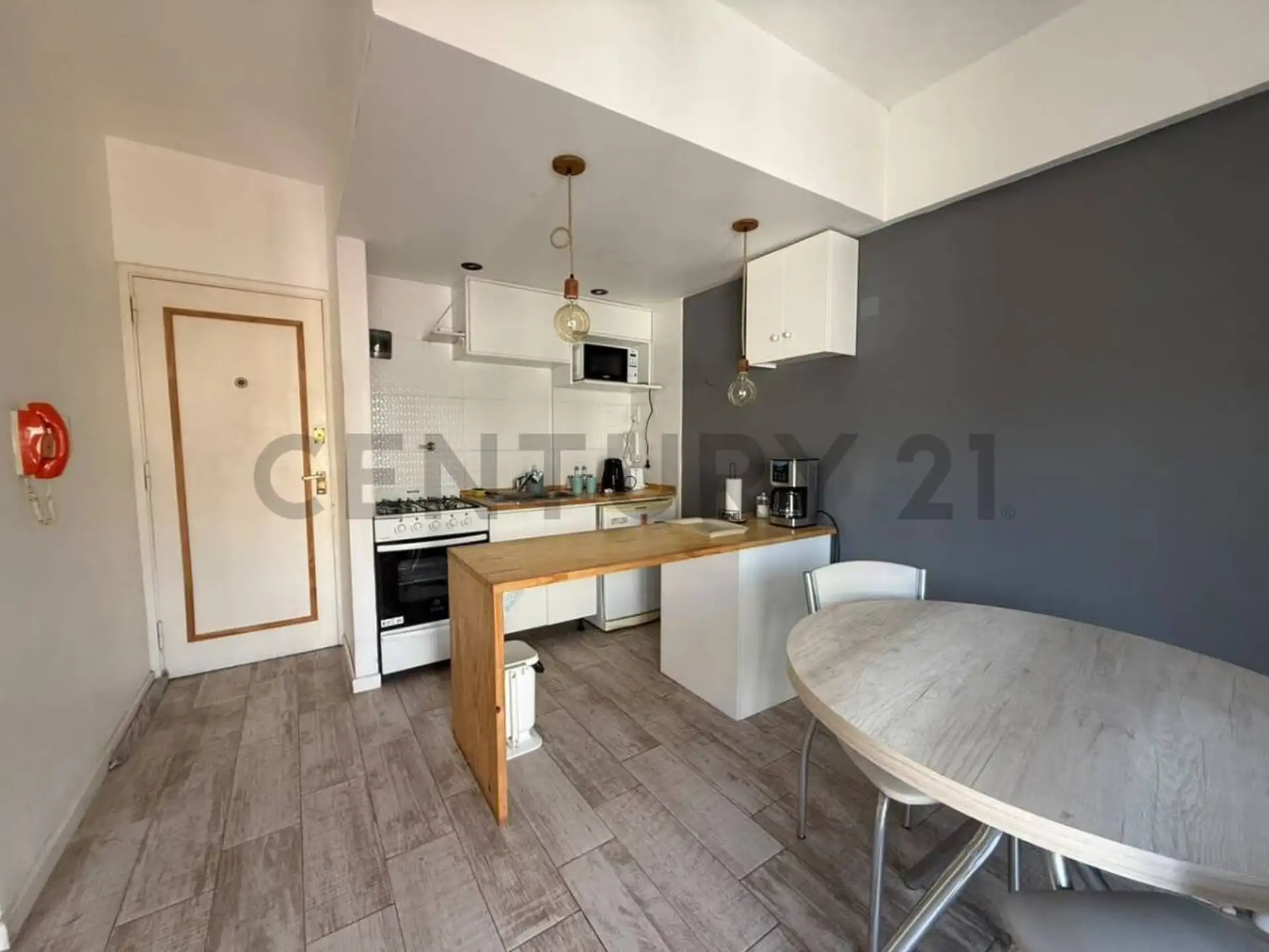 Departamento 2 ambientes con balcón y vista parcial al mar – Punta Iglesia