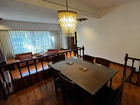 Casa en Alquiler con 1 cochera