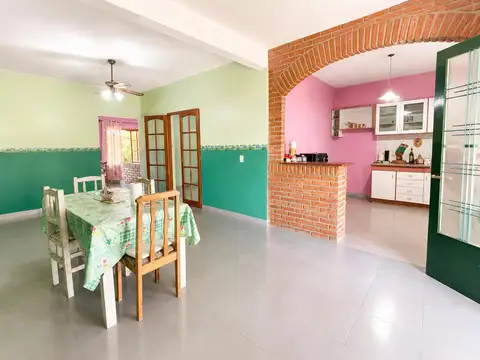 VENTA CHALET  5 AMBIENTES GONZALEZ CATAN CON PARQUE Y COCHERA